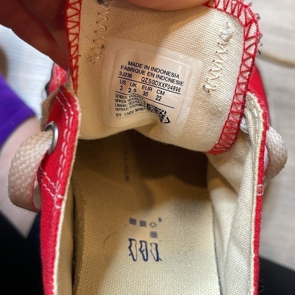 Youth Red Converse All Star Unisex Sneakers Size 3 - Picture 3 of 9